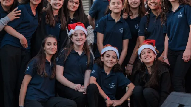 TaTa junto a Coca Cola celebran una Navidad llena de ilusión en el Cerro: “Desde Siempre, en Cada Ilusión”