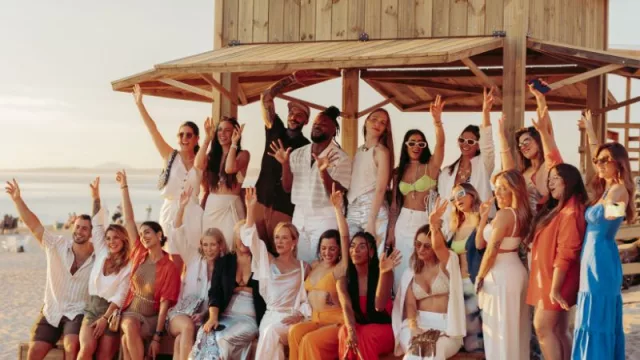 Renner regresa este verano al parador Posto 5 de Punta del Este con una experiencia única de playa