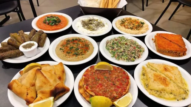 No es lomito ni milanesa, son shawarmas y kebab: Lo del Armenio, el restó cordobés que transmite la cultura armenia (y sus proyectos para el 2024)