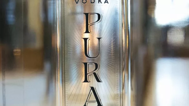 Alcohol neutro, sostenibilidad e innovación tecnológica como sello distintivo de la Destilería Libertad (historia, tradición y compromiso con la calidad)