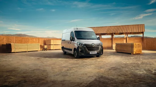 El rombo se adueña del furgón y minibús (en 2023 Renault Master fue el más vendido del segmento)