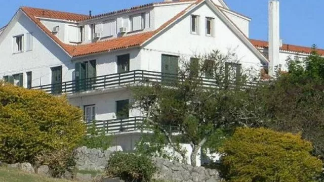 ¿Quién se anima a invertir en el antiguo Hotel Casino Carmelo? (licitación abierta del Estado para vender el inmueble)