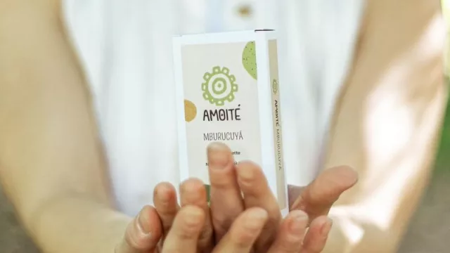 Ese perfume que huele a país (Amoité crea fragancias con frutos y flores autóctonas)