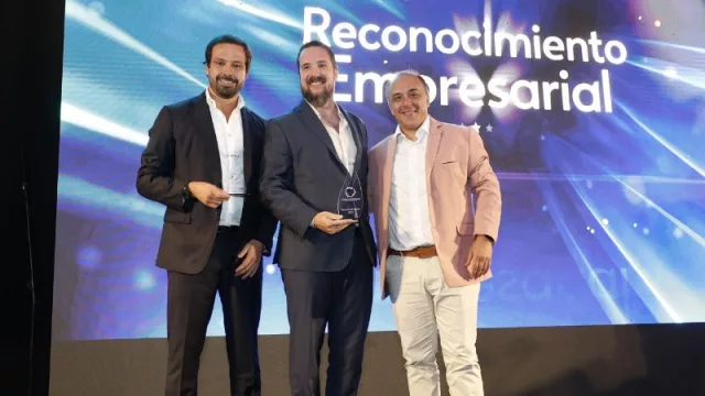 Medalla y aplauso para La Cañada (Distrito 52 distinguido por la CEM)