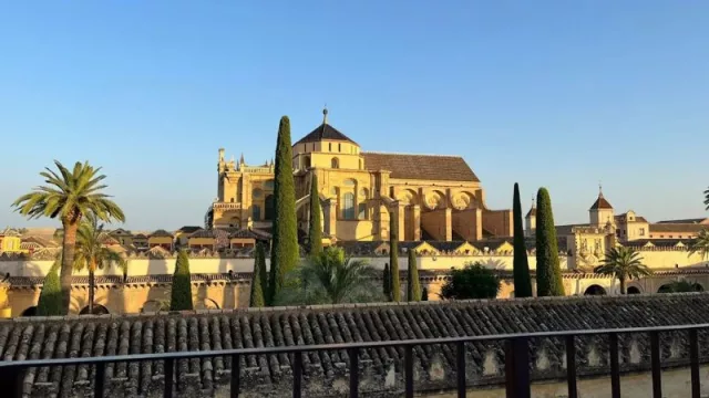 Córdoba, Barcelona y Madrid, los destinos más caros para el puente de mayo (una media de 174, 173 y 172 euros por noche respectivamente)