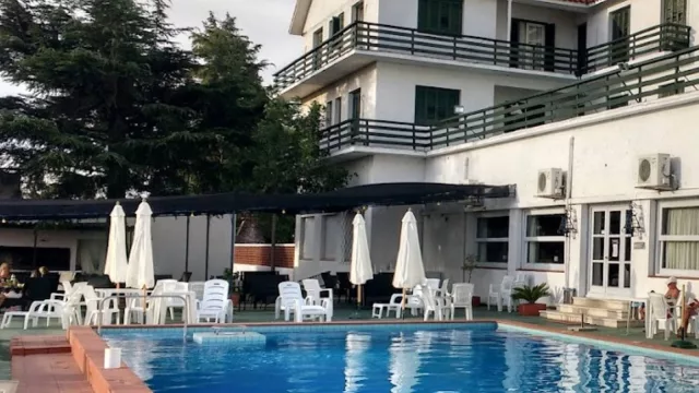 ¿Quién se quedará con el hotel casino Carmelo? ¿Argentinos o estadounidenses? (hay cuatro interesados)