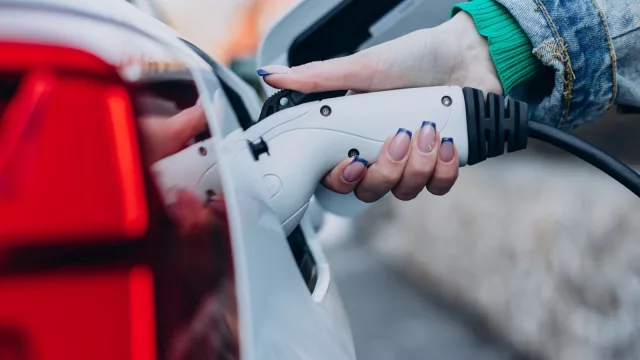 Enchufados en 2030 (vehículos eléctricos tendrán 33% de inserción en el mercado)