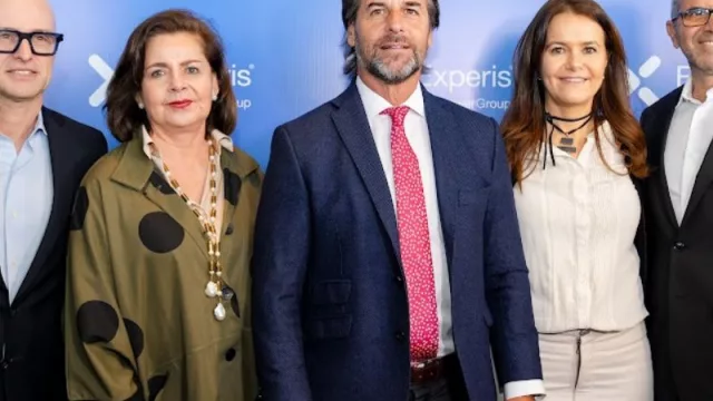 Experis, marca de ManpowerGroup, presentó su libro “25 líderes que transforman la tecnología en Uruguay”