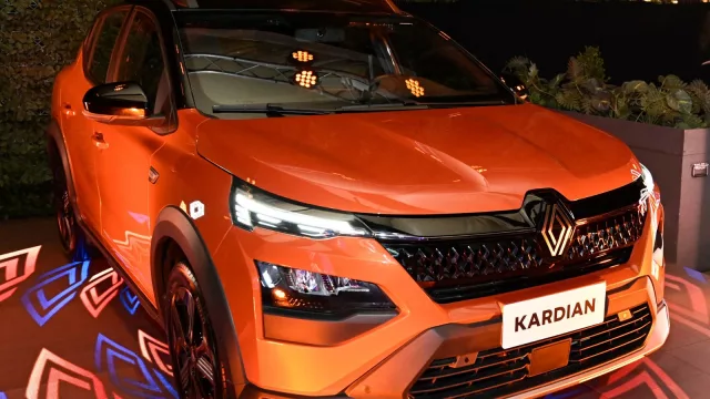 Renault lanzó el auto que quiere desplazar a una joya de Volkswagen (traen 360 unidades para este semestre)