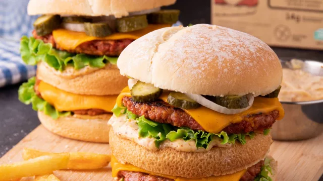 Etosha, 100% vegana, comenzará a exportar a Latinoamérica (produce 20 toneladas por mes)