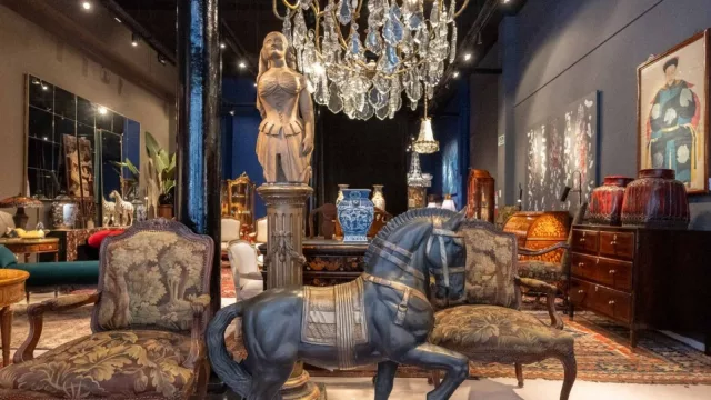 “Los rumores de mi muerte han sido exagerados”: Anticuario Karausz volvió a la vida en la Ciudad Vieja