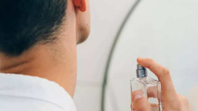 Para que llenen a besos a papá (perfumes y afeitadoras disparan las ventas en Farma.uy)