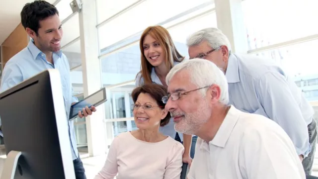 2024: El boom internacional del regreso a los +50 y generalistas (¿hubo una década de error en su valorización y de bullying a esos talentos?)