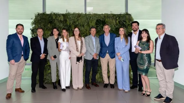 Parte del equipo de Antel y OPPO