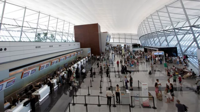 Se respira bien de bien (uso de IA le valió premio a Aeropuerto de Carrasco)