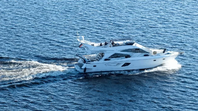 La empresa uruguaya que te da un yate para vos y 15 amigos por 300 dólares la hora (con capitán y todo)