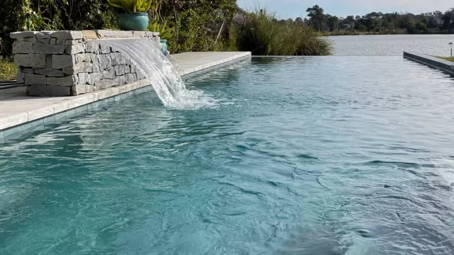 Llegó el verano… (mirá cuánto cuesta una piscina estándar con instalación de la mano de Mileto)
