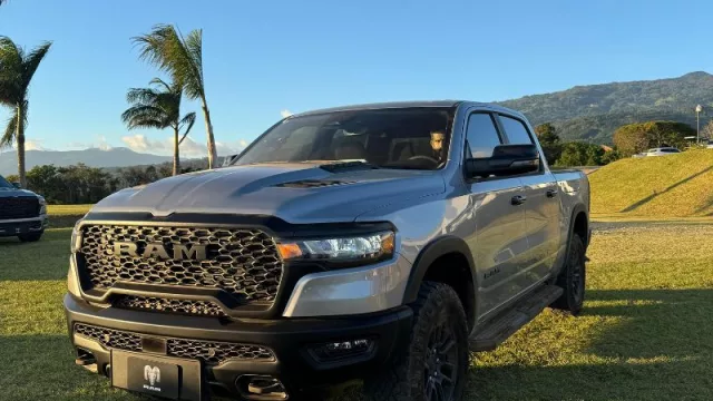 RAM presentó la nueva 1500 en Costa Rica, evalúa entrar al segmento de las pick up medianas (y Uruguay se perfila para tener un modelo eléctrico)