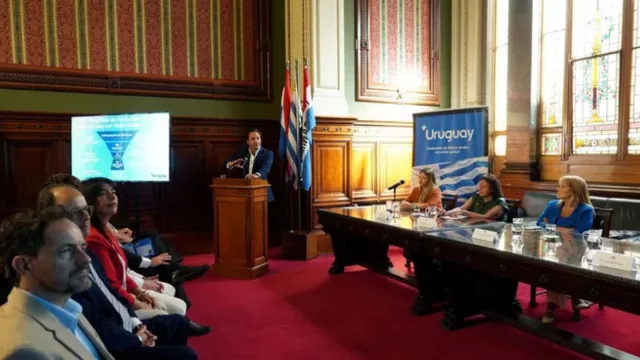 Eficacia y equidad en la política pública (+Uruguay lanza su 2° programa de formación)