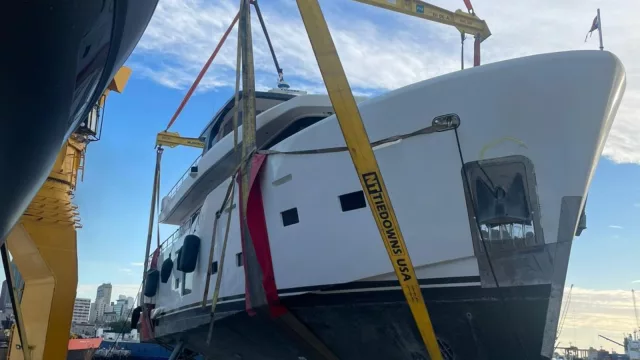 Yates de lujo, el famoso Cybertruck y vehículos de alta gama ¿Cuánto sale traerlos a Uruguay? (esta empresa encontró el nicho)