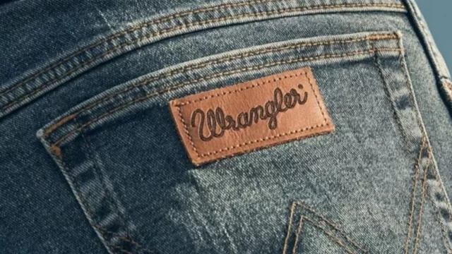 Si te digo letra W bordada en el bolsillo, ¿qué es? (la icónica marca estadounidense volvió a UY)