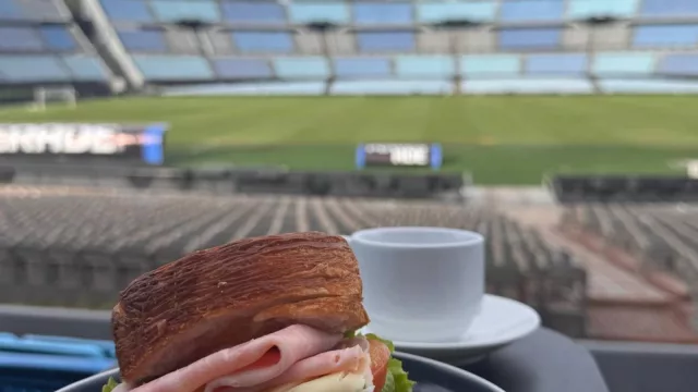 El Estadio Centenario abrió el bar 1930, una propuesta gastronómica centrada en la cocina uruguaya tradicional