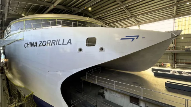 Ferry China Zorrilla, de Buquebús, en el astillero. Foto: Incat Tasmania