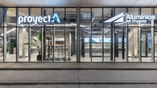 Fachada de ProyectA. Foto: Aluminios del Uruguay