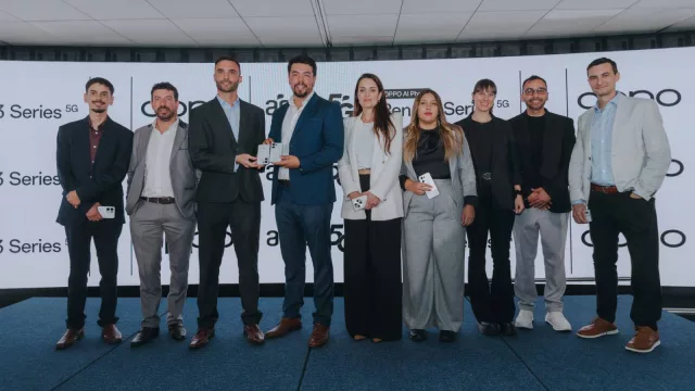 El evento contó con la participación de Cr. José Carlos López, gerente de Marketing de Antel; Marcos Camarri, gerente de Marketing de OPPO; Ing. Alejandro Paz, presidente de Antel; Justin Burke, director Comercial de OPPO; y Nazaret Agulla, gerenta Comercial de Vonimir.
