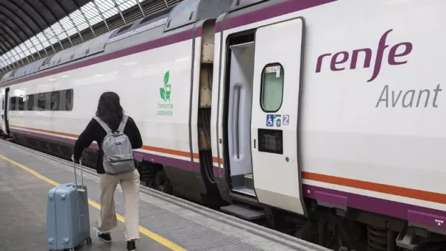 Renfe pedirá el DNI para formalizar viajes con los abonos del 50% de Avant para impedir su uso fraudulento
