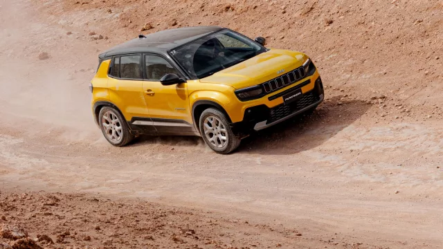 Probamos el Jeep Avenger 100% eléctrico en el desierto (y llega a precio de preventa)