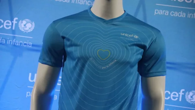 Esta sí que hay que transpirarla (Unicef lanzó “La camiseta por la infancia”)
