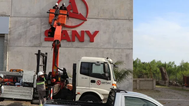 Está en ese cartel… y en ese… en aquel… en el otro (Sertec y la consolidación de la identidad corporativa)