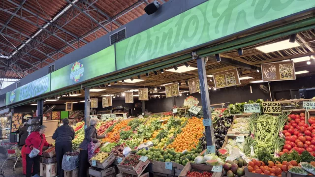 Punto Fresco: cómo funciona la logística de frutas y verduras, un modelo que se ajusta cada mañana (y apuesta a fortalecer su sistema de envíos)