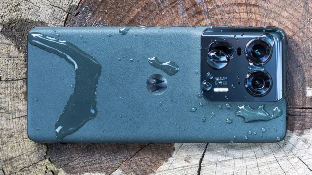 ¿Tenés las manos mojadas y necesitás tu smartphone? (Water Touch es la solución)