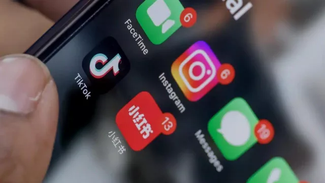 ¡Paren las rotativas! (el consumo de noticias está en manos de redes, videos y chatbots de IA)