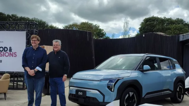 Kia presentó en Punta del Este su nuevo vehículo eléctrico EV3 y anunció la apertura de una sede en el balneario