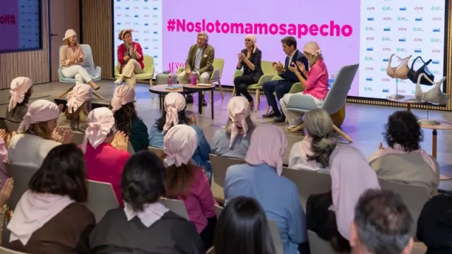 Vuelve la #MareaROSA de Carrefour España y Ausonia a favor de la investigación