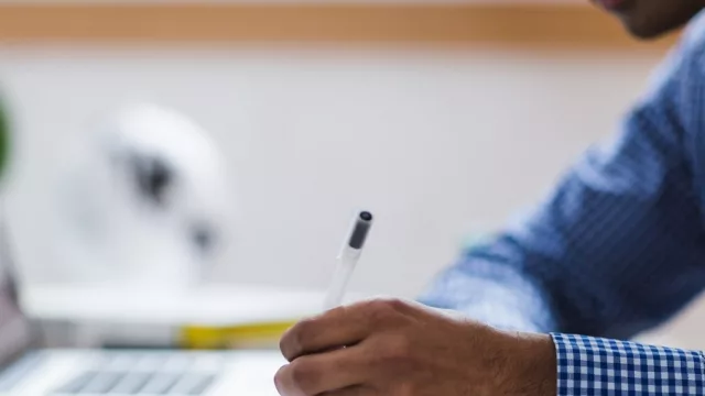 La teoría y la práctica son claves para el éxito educativo (informe de CERES insta a la mayor integración entre educación y trabajo en Uruguay)