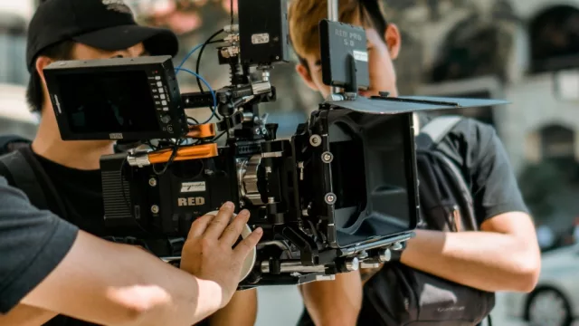 Luz, cámara… dólares (La industria audiovisual crece a pasos agigantados y las semanas de rodaje aumentaron en un 340%)