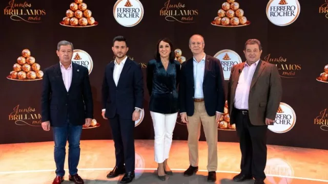 Ferrero Rocher reúne a los alcaldes de los 5 pueblos que pasan de fase en la 12ª edición de “Juntos Brillamos más” y muestra un ajustado ranking de votos