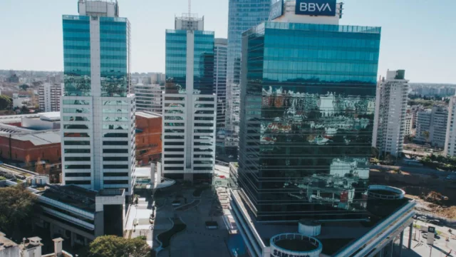 Empresarios más cautos con la economía, pero sin frenar la inversión: qué esperar para 2026 según la última encuesta de Exante