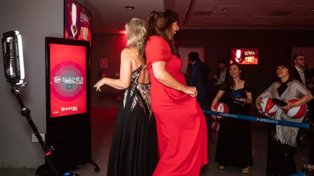 Buemes Viajes puso a viajar a la 19ª Gala de InfoNegocios (un sponsor que llevó inspiración y experiencias)