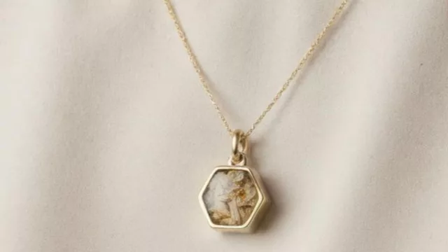 ¿Pensaste en transformar un ser querido en una pieza de arte? (en Memora ese deseo se convierte en una joya conmemorativa)