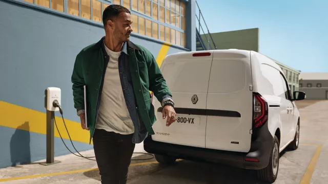 Nueva estética y tecnología sustentable para un clásico (llegó a Uruguay la Renault Kangoo E-Tech 100% eléctrica)