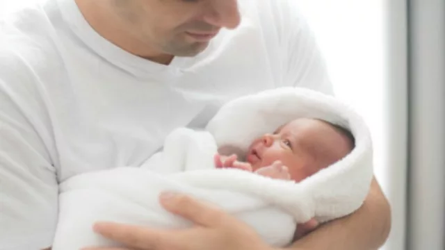 Régimen de licencia por paternidad cambió este 2026 (el impacto que tendrá en las empresas, según la Cámara de Comercio y Servicios)