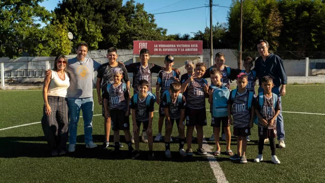 Responsabilidad social, deporte y educación van de la mano (Grupo Sevel para Fiat entregó útiles escolares a niños del Club Gorriones de Piedras Blancas)