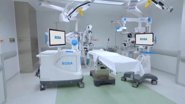 Asociación Española con tecnología de vanguardia (cirugía robótica asistida con IA para rodilla)