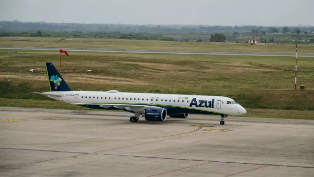 Como el mar (la aerolínea Azul inauguró su ruta Montevideo-Belo Horizonte en el Aeropuerto de Carrasco)