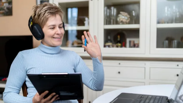 Mercado de oficinas en UY (ajusta al trabajo híbrido y acelera demanda de espacios flexibles)